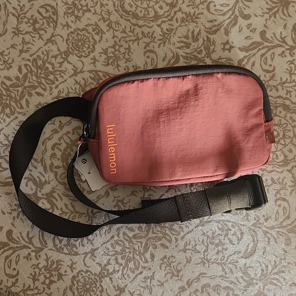 Lululemon Mini Belt bag everywhere NWT PINK fanny pack waist saddle Brier Rose Lululemon Mini Belt bag everywhere NWT PINK fanny pack waist saddle Brier Rose